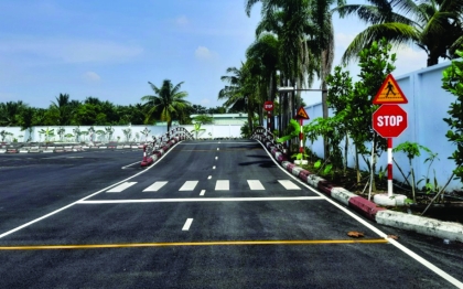 NHƯỜNG ĐƯỜNG CHO NGƯỜI ĐI BỘ