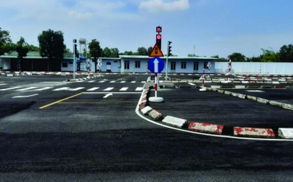 NGÃ TƯ THỨ 1 ĐI THẲNG